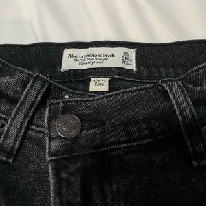 Abercrombie & Fitch 90’s Slim Straight Ultra High Rise - Curve Love Jeans